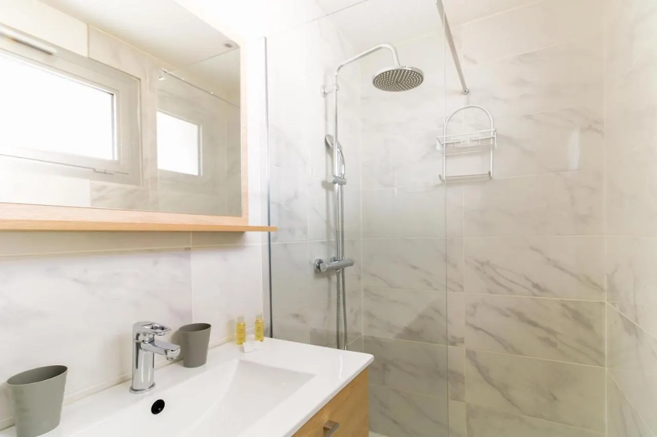 Select'Sohome - Appartement Renove Au Coeur Du Centre-Ville Du Lavandou - A Proximite Des Plages Et Commerces - Gaia Le Lavandou 0*,